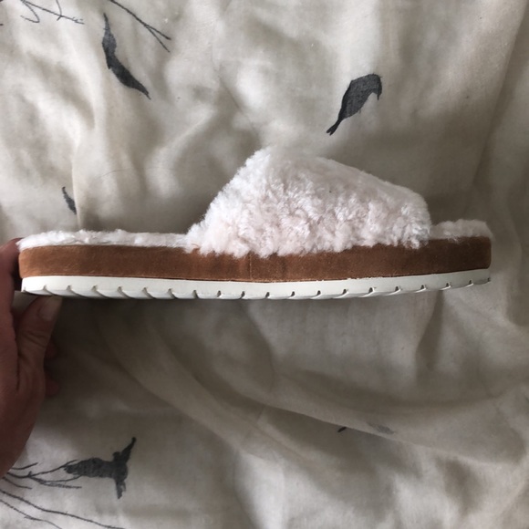 Vince shearling slippers. Brand New.  Never worn. sz 5.5 - Picture 2 of 6